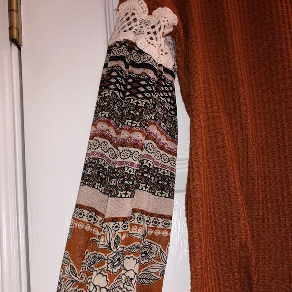 Solid top with patterned sleeves🧡Rust🧡 - Picture 3 of 4